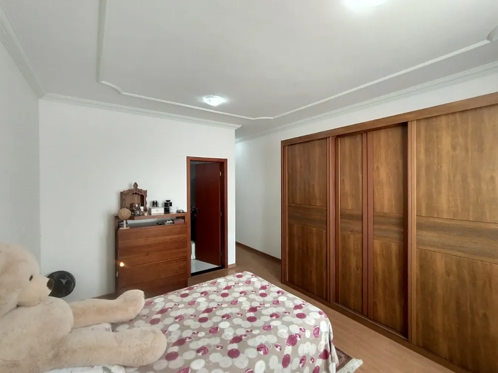 Casa, 4 quartos, 235 m² - Foto 8