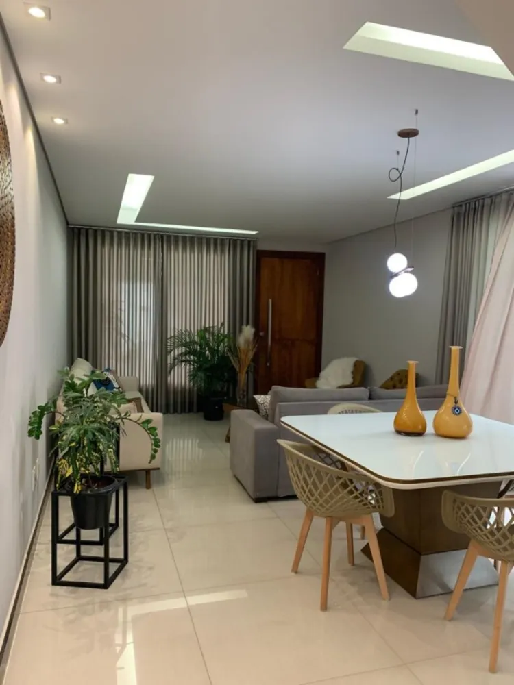Casa, 4 quartos, 275 m² - Foto 1