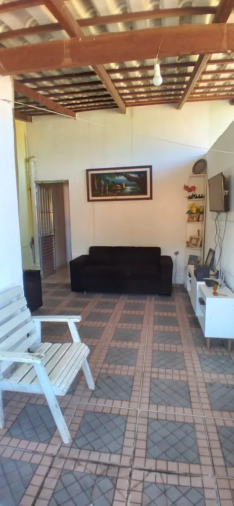 Casa à venda com 3 quartos, 68m² - Foto 1