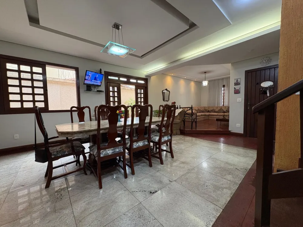 Casa, 4 quartos, 384 m² - Foto 1