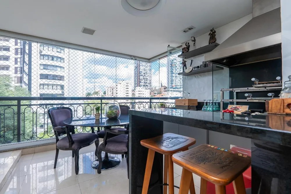 Apartamento, 4 quartos, 215 m² - Foto 1