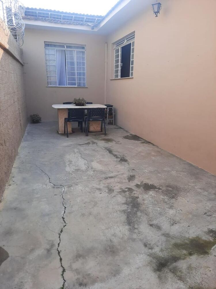 Casa à venda com 3 quartos, 450m² - Foto 4