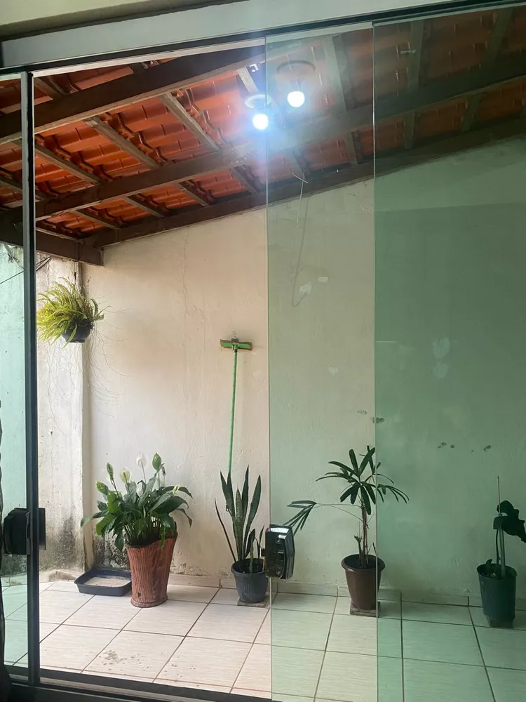 Casa à venda com 3 quartos, 200m² - Foto 1