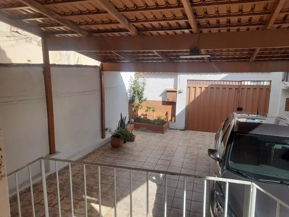 Casa à venda com 4 quartos, 300m² - Foto 2