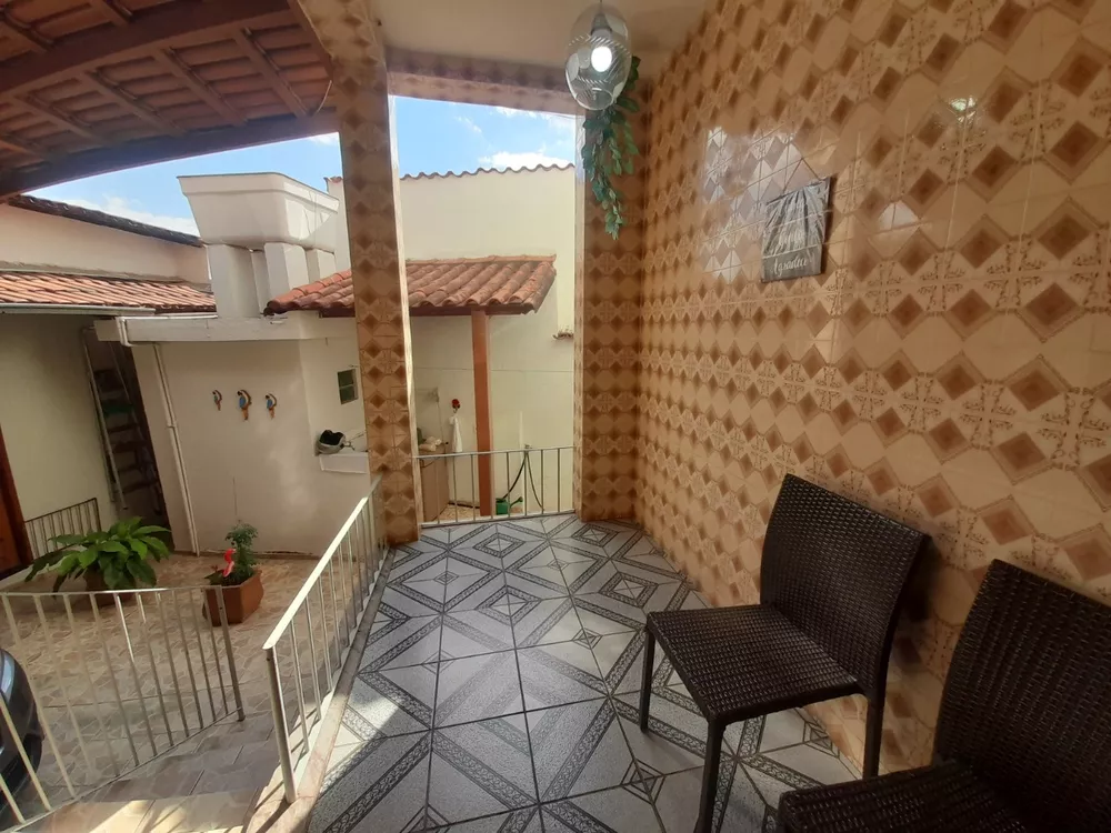 Casa à venda com 4 quartos, 300m² - Foto 4