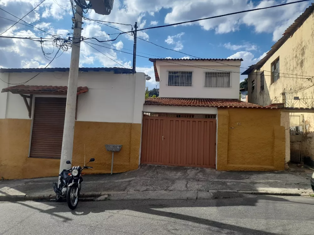 Casa à venda com 4 quartos, 300m² - Foto 1