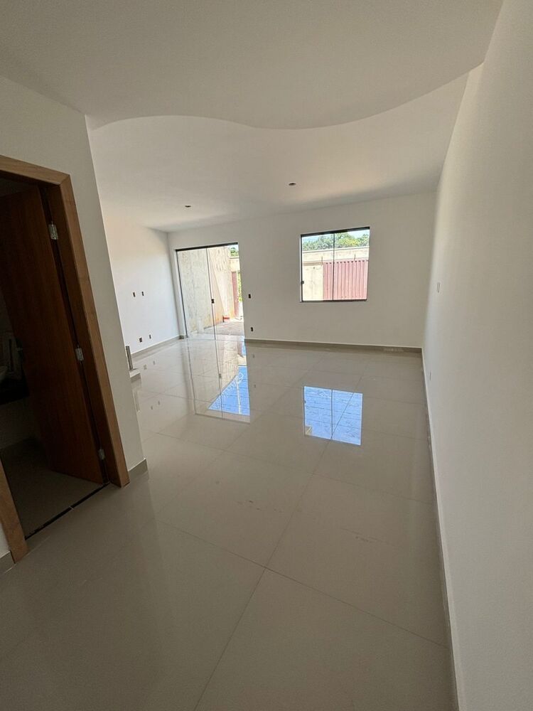 Casa à venda com 3 quartos, 120m² - Foto 2
