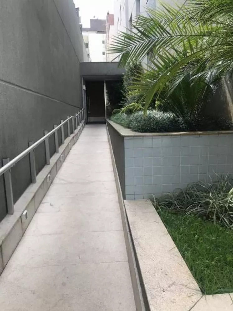 Apartamento à venda com 3 quartos, 161m² - Foto 2