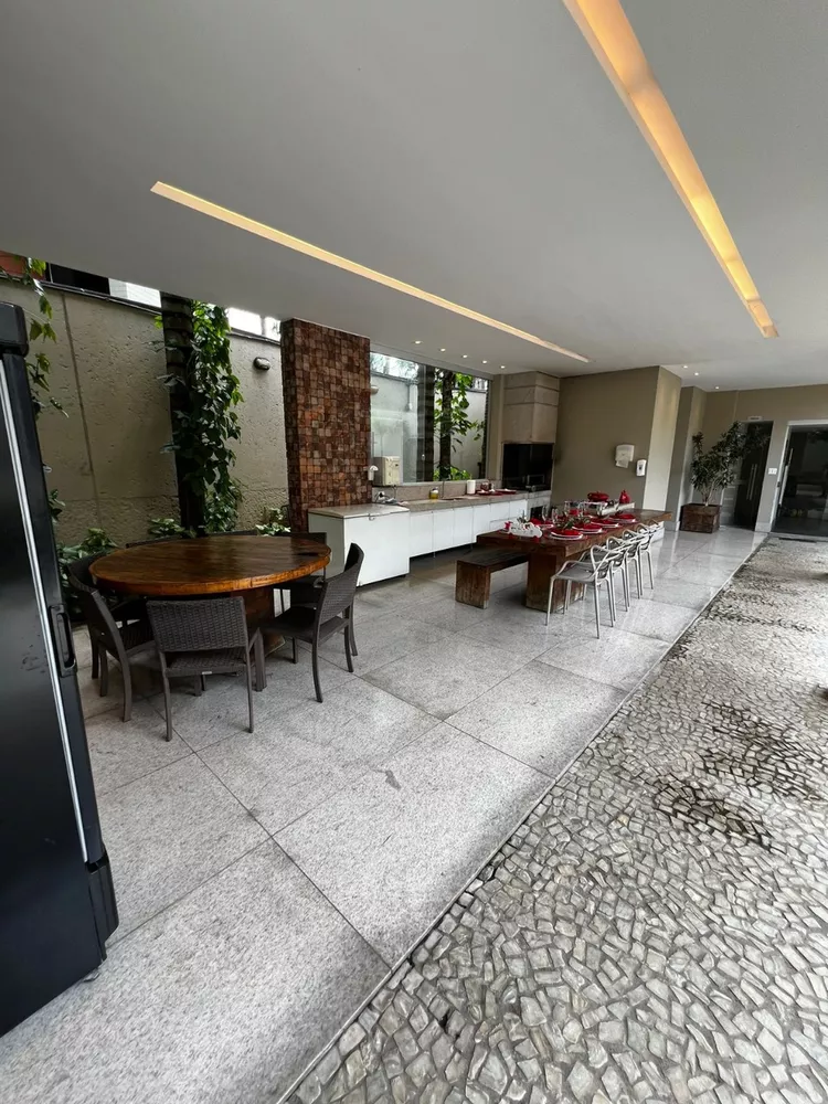 Apartamento à venda com 3 quartos, 300m² - Foto 1