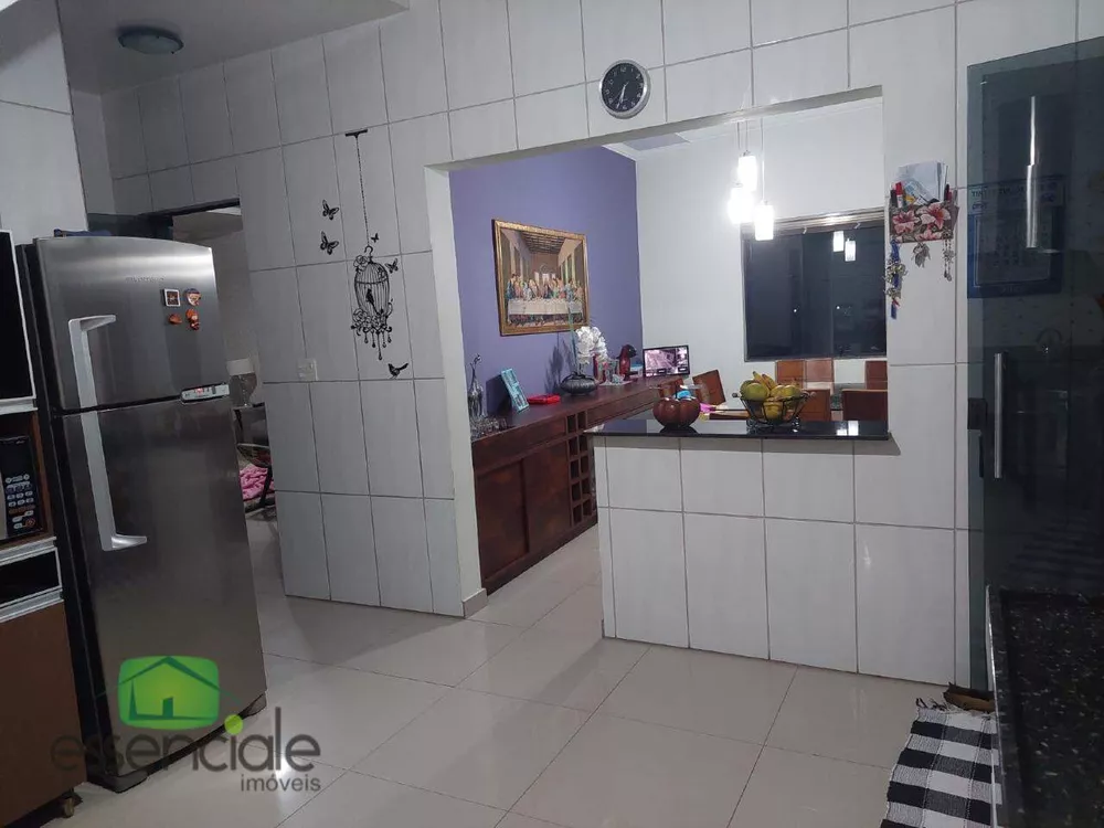 Casa à venda com 3 quartos, 300m² - Foto 9