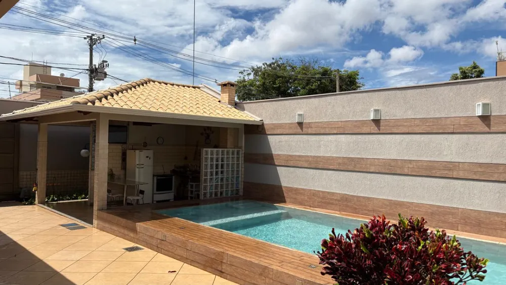 Casa, 4 quartos, 244 m² - Foto 1