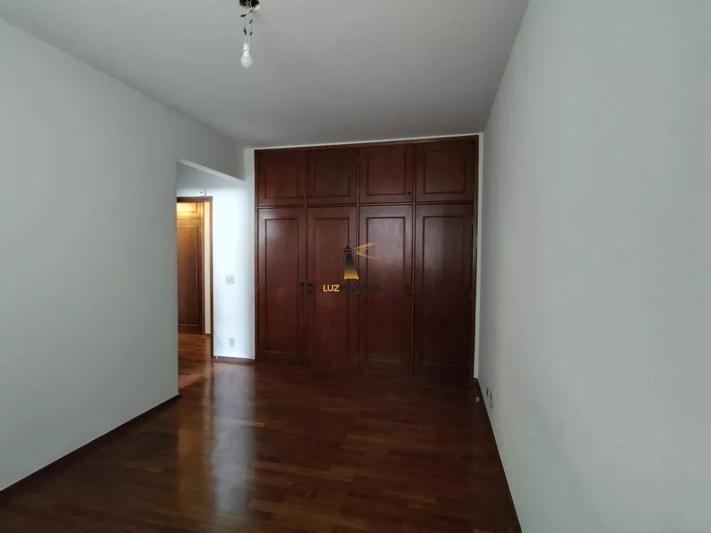 Apartamento para alugar com 4 quartos, 155m² - Foto 18