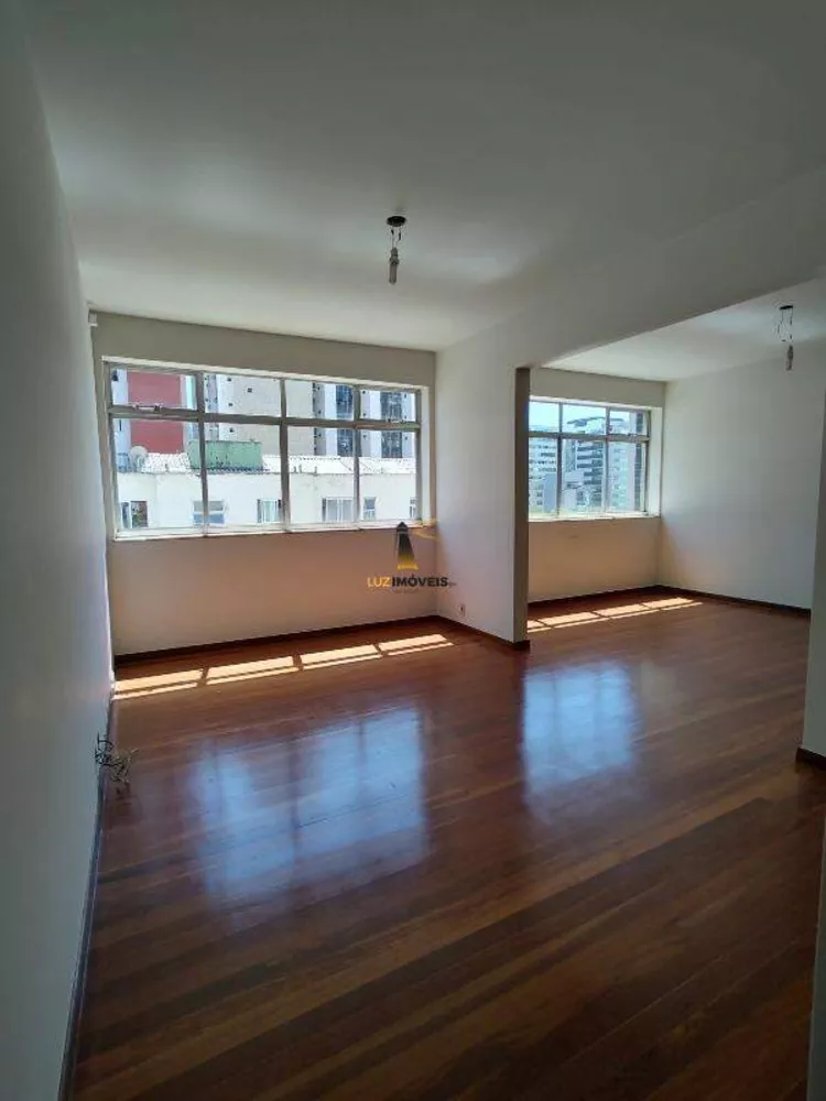 Apartamento para alugar com 4 quartos, 155m² - Foto 1