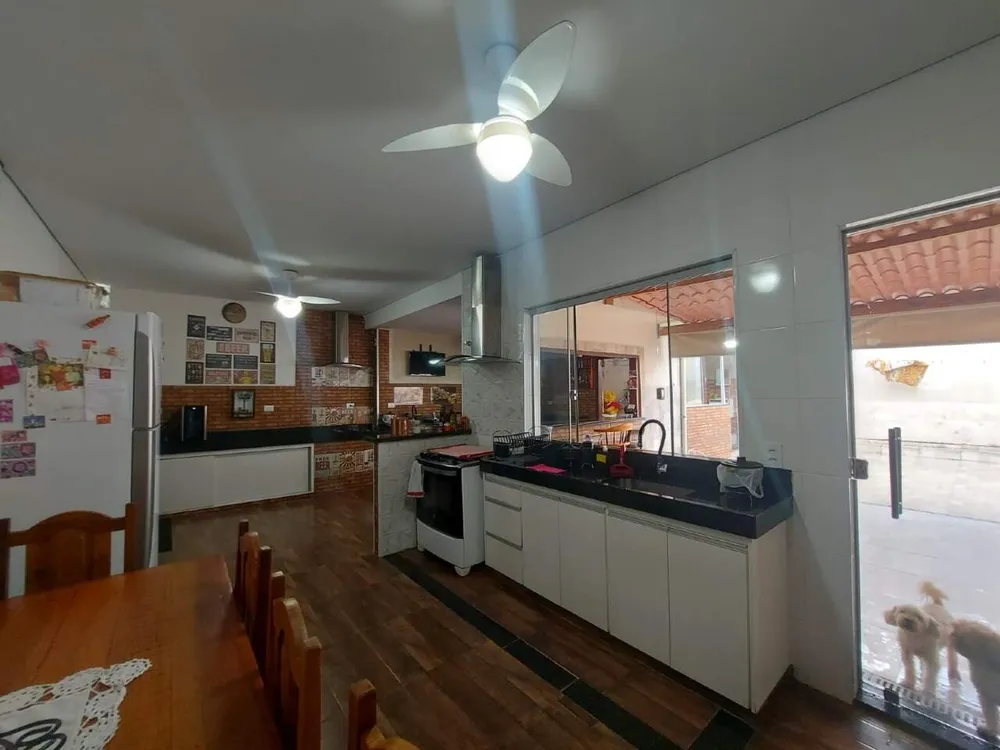 Casa, 3 quartos, 230 m² - Foto 3
