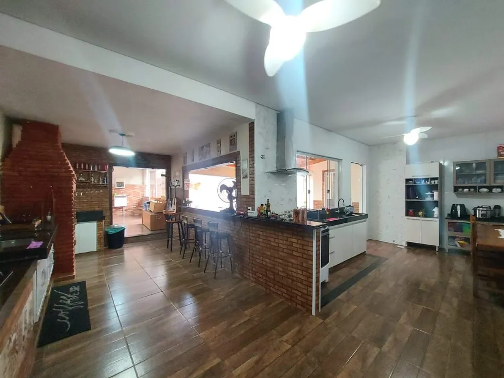 Casa, 3 quartos, 230 m² - Foto 1