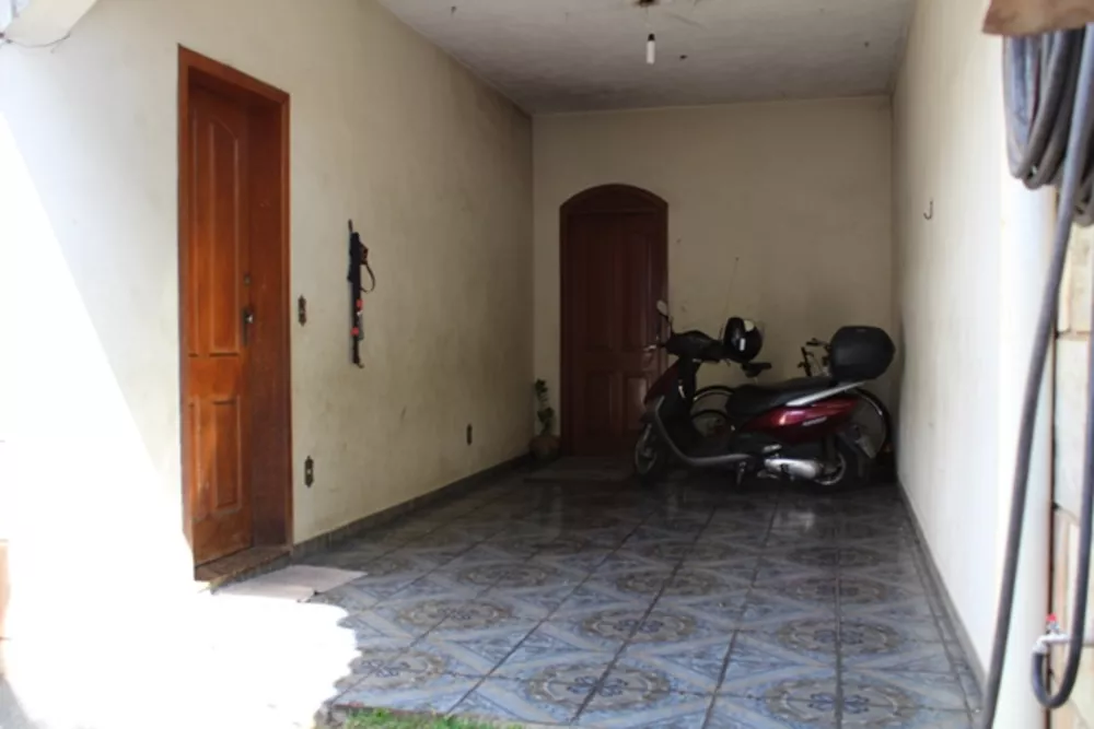 Casa à venda com 4 quartos, 160m² - Foto 2