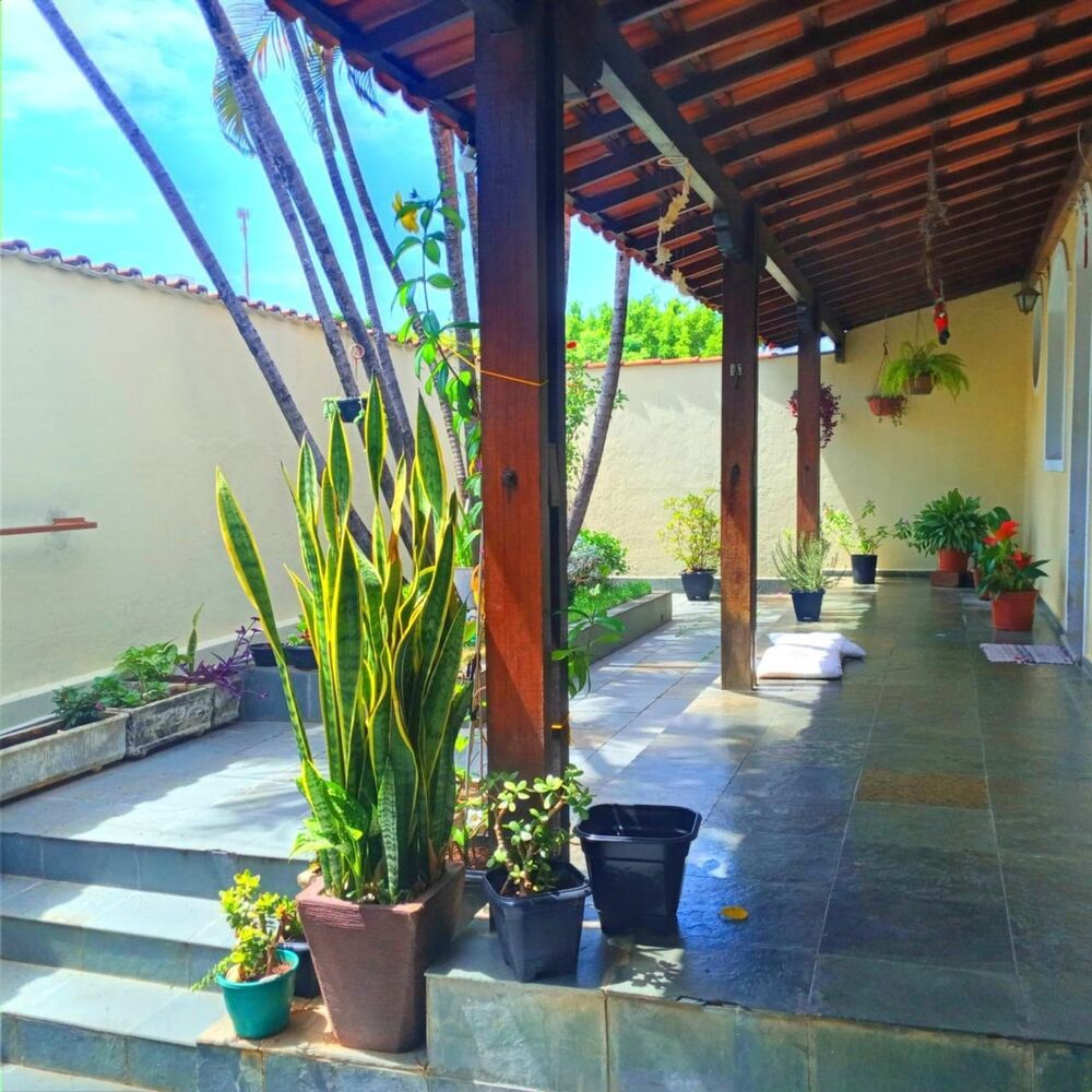 Casa à venda com 3 quartos, 358m² - Foto 1