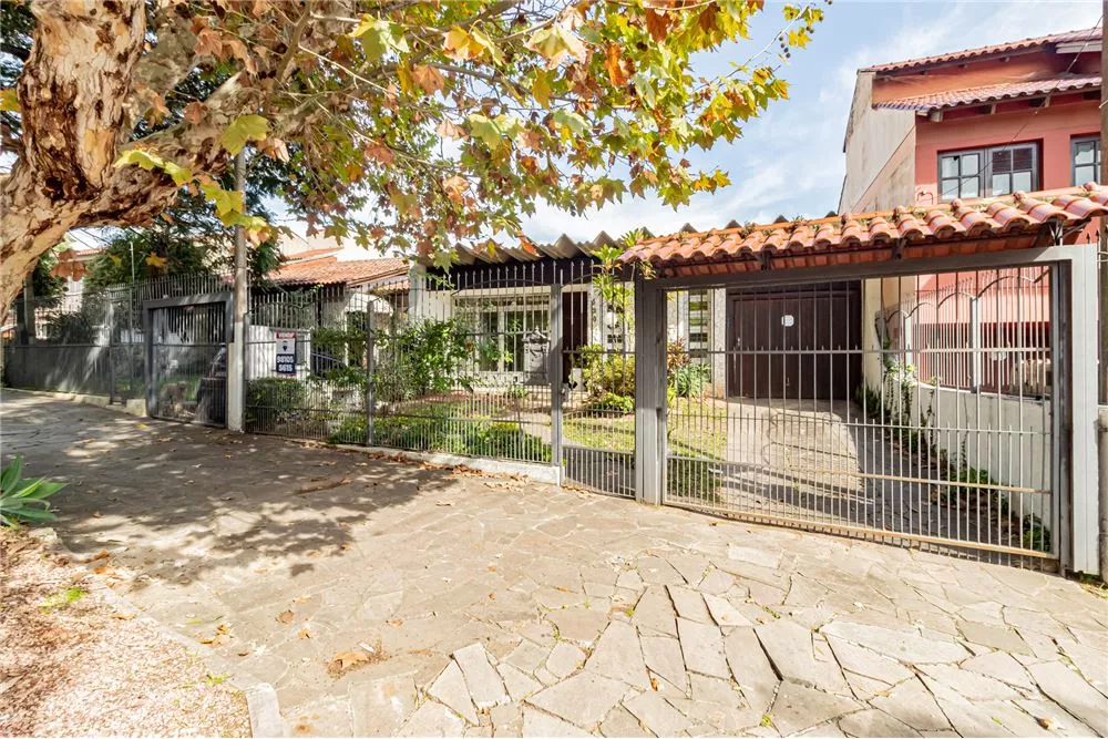 Casa à venda com 3 quartos, 300m² - Foto 1