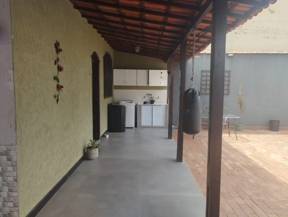 Casa, 3 quartos, 181 m² - Foto 1