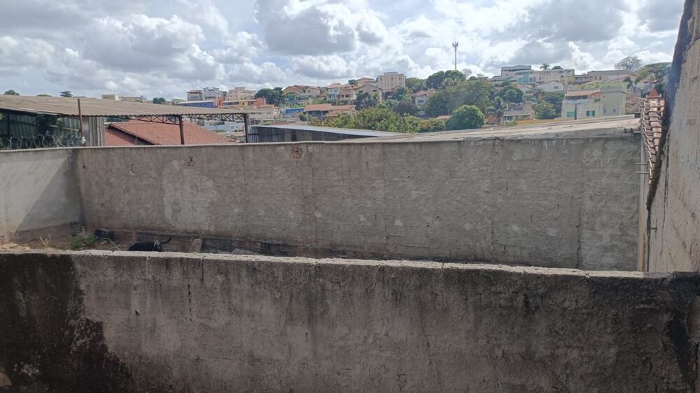 Casa à venda com 2 quartos, 411m² - Foto 7