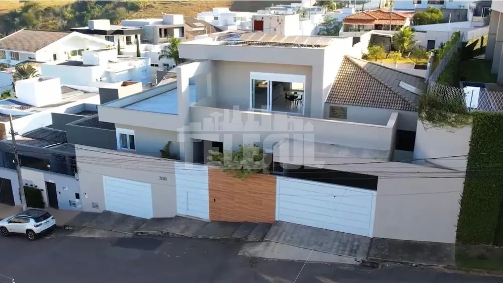 Casa, 4 quartos, 1050 m² - Foto 1