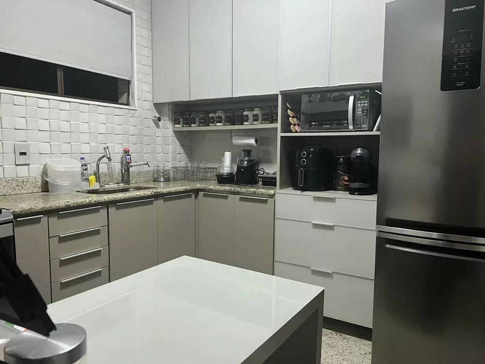 Apartamento à venda com 3 quartos, 248m² - Foto 9