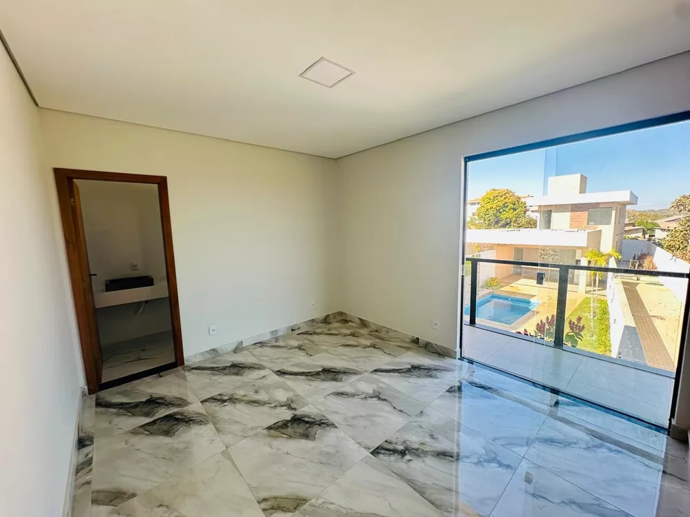 Casa à venda com 4 quartos, 157m² - Foto 2