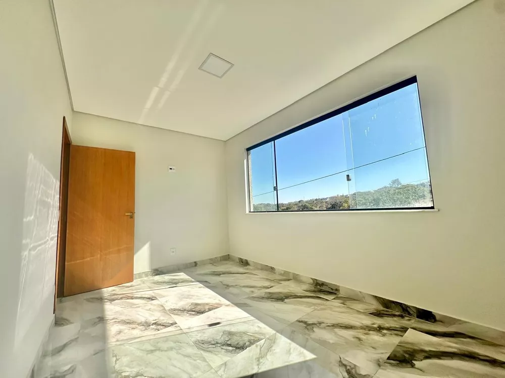 Casa à venda com 4 quartos, 157m² - Foto 4