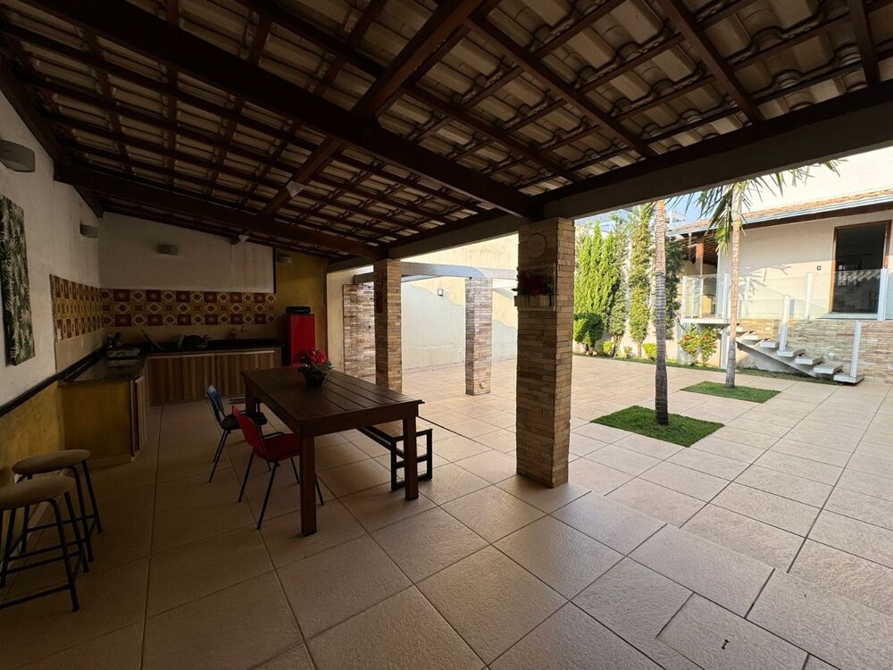 Casa à venda com 4 quartos, 309m² - Foto 2
