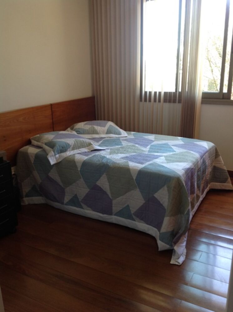 Casa à venda com 3 quartos, 335m² - Foto 1