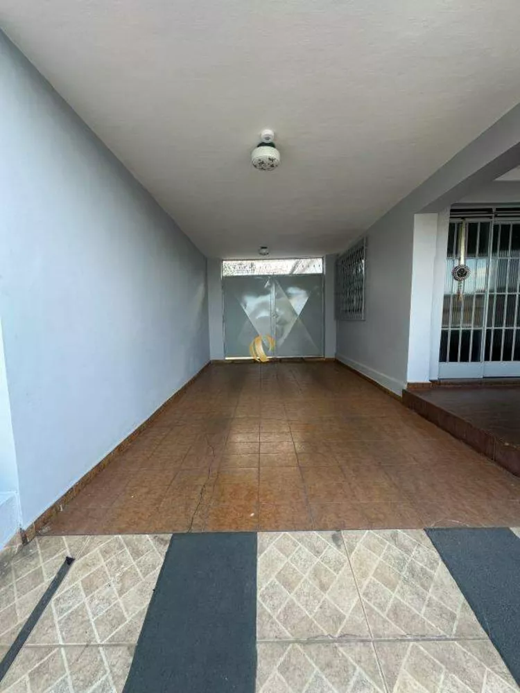 Casa à venda com 3 quartos, 210m² - Foto 2