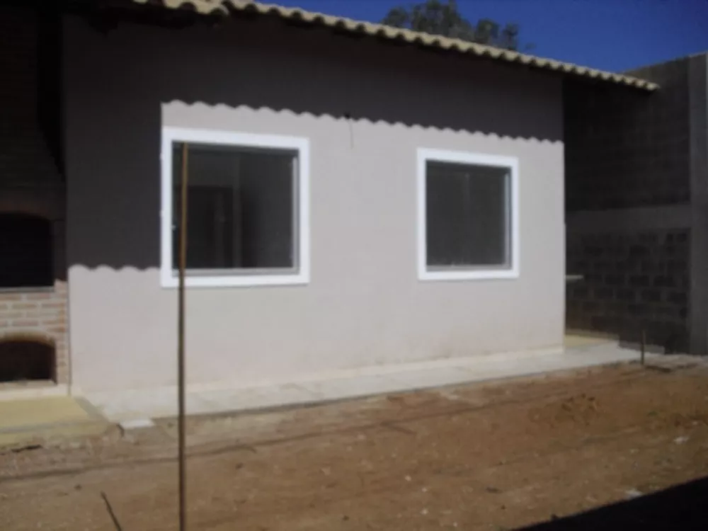 Casa à venda com 3 quartos, 117m² - Foto 1