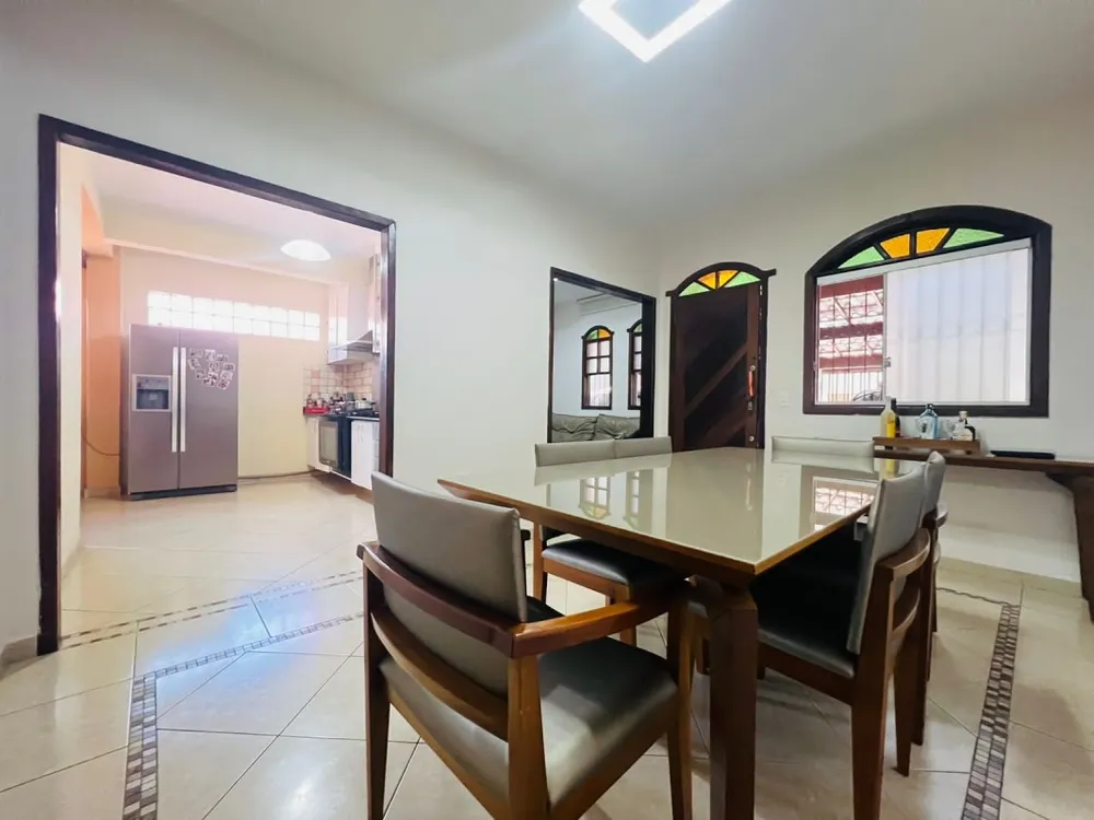 Casa, 3 quartos, 210 m² - Foto 2