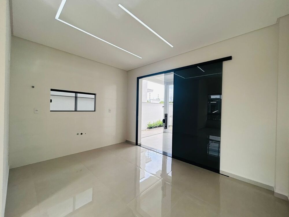Casa à venda com 3 quartos, 100m² - Foto 2