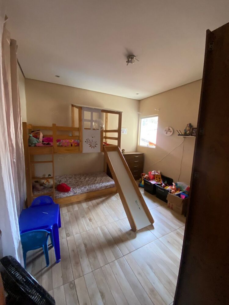 Casa à venda com 4 quartos, 200m² - Foto 4