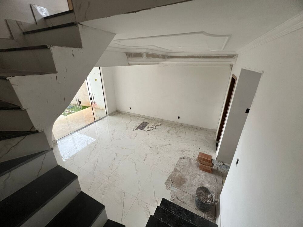 Casa à venda com 3 quartos, 20m² - Foto 2