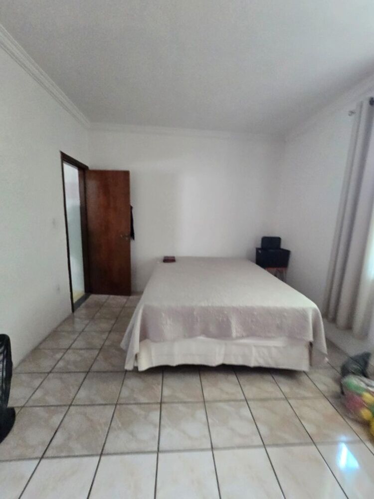 Casa à venda com 4 quartos, 204m² - Foto 3