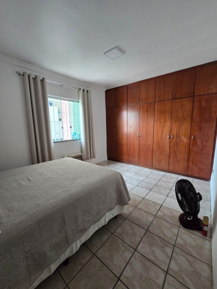 Casa à venda com 4 quartos, 204m² - Foto 1