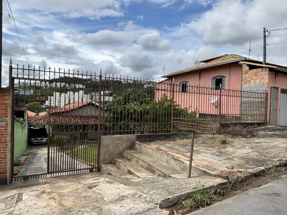 Casa, 4 quartos, 213 m² - Foto 1