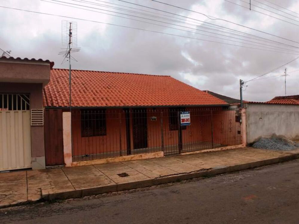 Casa à venda com 2 quartos, 80m² - Foto 1