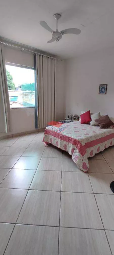 Casa à venda com 3 quartos, 184m² - Foto 11