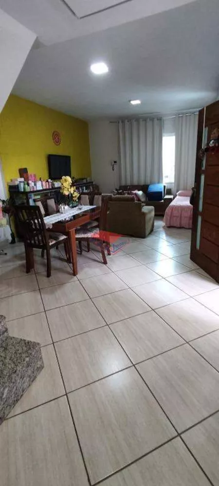 Casa à venda com 3 quartos, 184m² - Foto 1