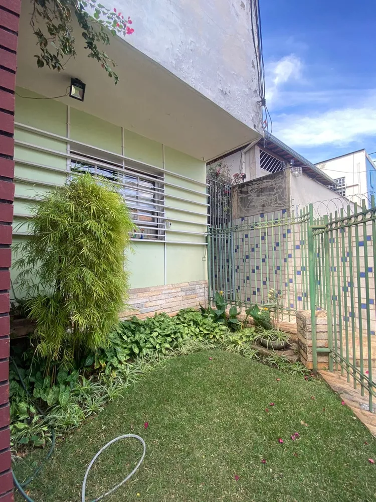 Casa à venda com 12 quartos, 250m² - Foto 1