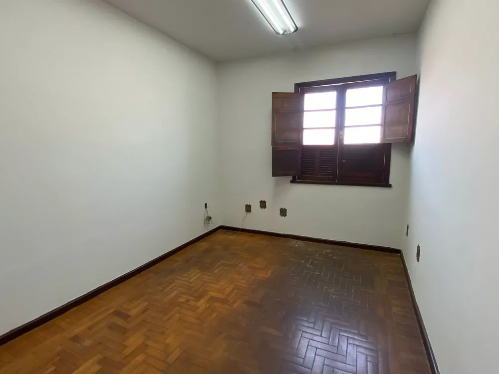 Casa à venda com 12 quartos, 250m² - Foto 17