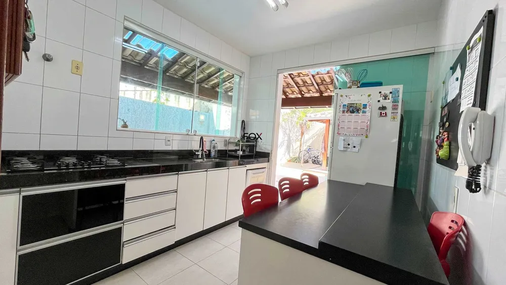 Casa, 3 quartos, 244 m² - Foto 2