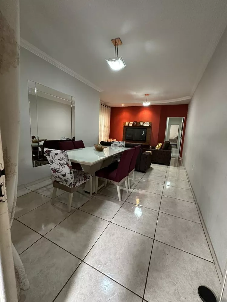 Casa à venda com 3 quartos, 100m² - Foto 1