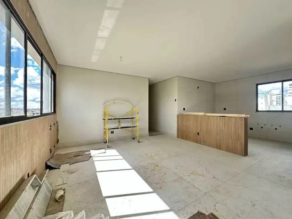 Apartamento à venda com 4 quartos, 147m² - Foto 2