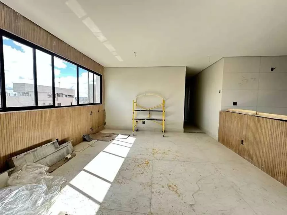 Apartamento à venda com 4 quartos, 147m² - Foto 1