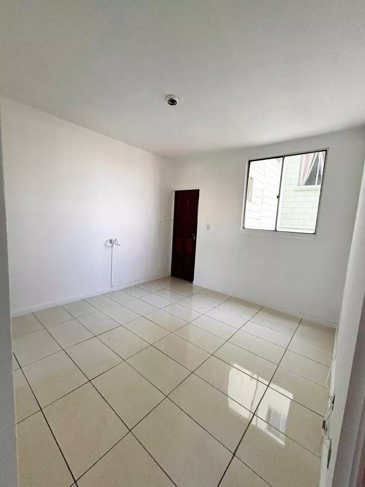 Apartamento à venda com 2 quartos, 42m² - Foto 2