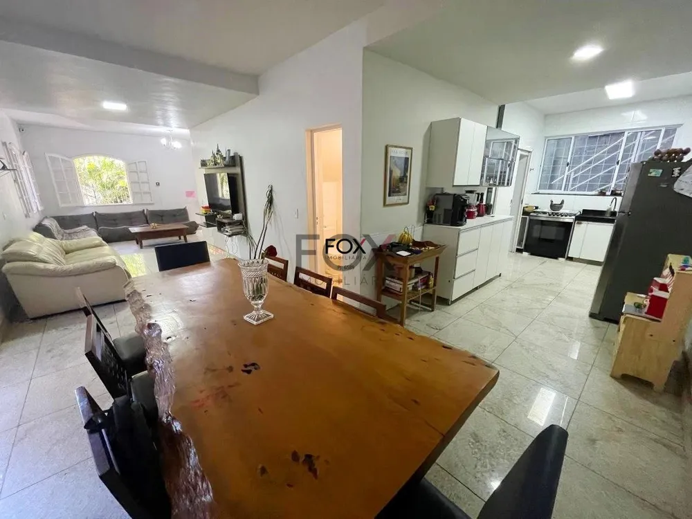 Casa, 4 quartos, 327 m² - Foto 2